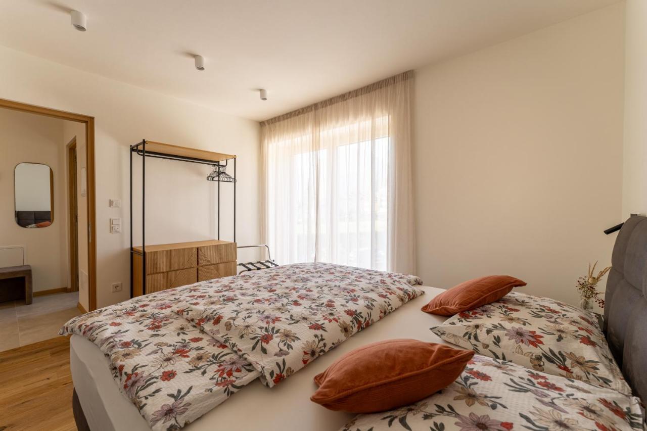 Apartments Villa Julia Lana Luaran gambar
