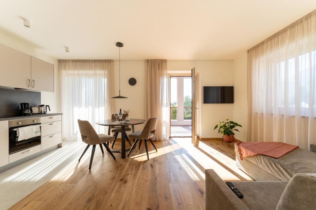 Apartments Villa Julia Lana Luaran gambar